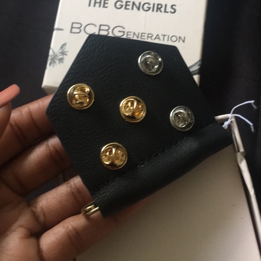 Brand new in box BCBG pin/pendant/brooch - Picture 2 of 2